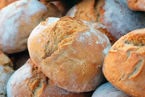 Крупный производитель хлеба в Петербурге перешел на российские ингредиенты